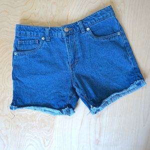 levi's girlfriend shorty short